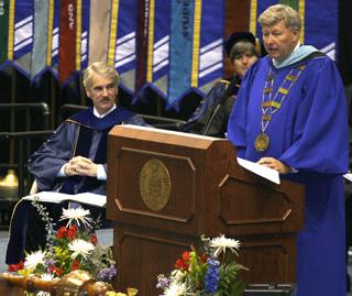 Hencken delivers commencement speech 