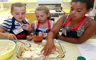 Mini chefs make big meals 