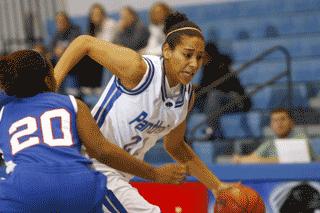Thomas key in third-straight win 