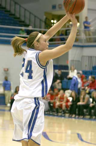 Womens BBall: Thomas makes it a perfect game 