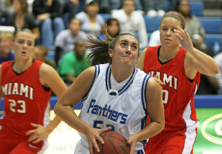 Womens Basketball: Panthers drop close Illini game 