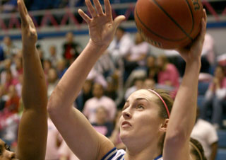 Womens Basketball: Panthers vault into first place with win 
