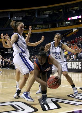 BREAKING: Womens hoops advances to title game 