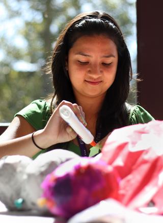 Students learn how to make piñatas 