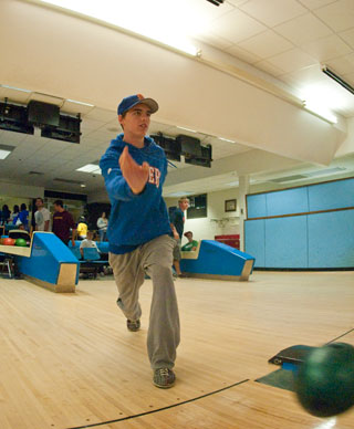 Students bowl, win prizes at Lucky Strike 