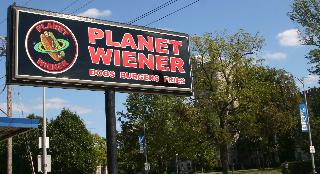 New restaurant a planet of disappointments 
