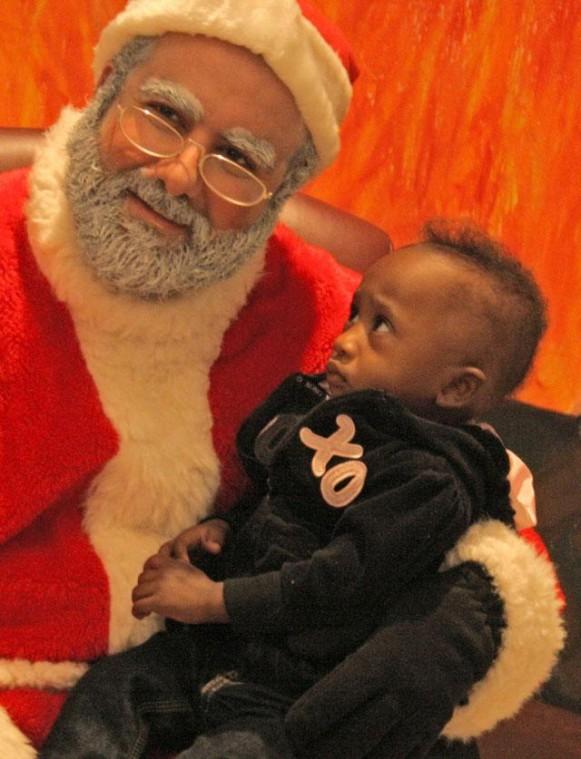 Feature Photo: Meeting Santa for the first time 
