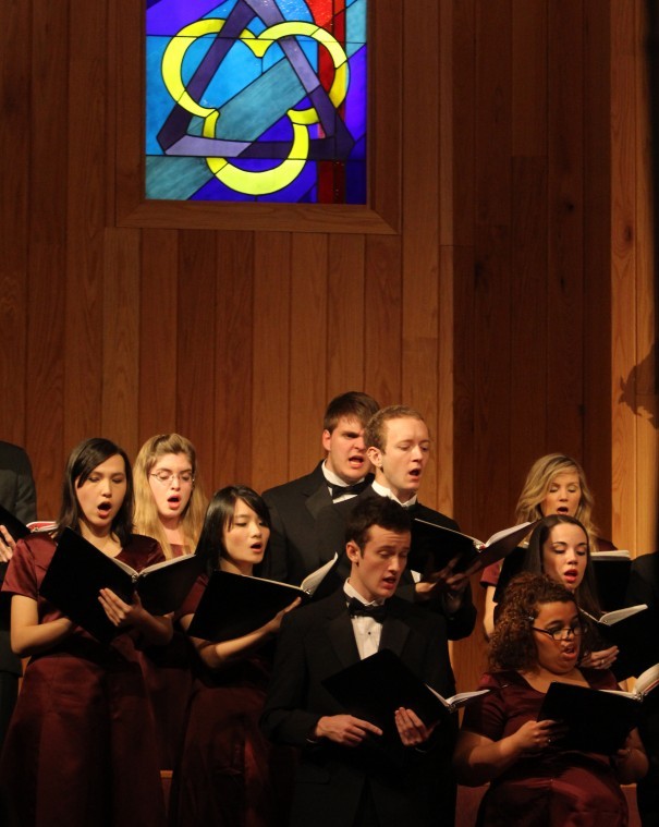 Holiday hymns played at concert-photo