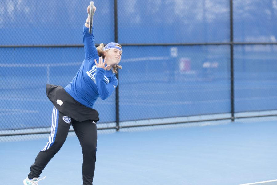 Sophomore Grace Summers defeated Belmonts Suzanna Stapler 6-1 and 6-0 on April 1 at the Darling Courts.