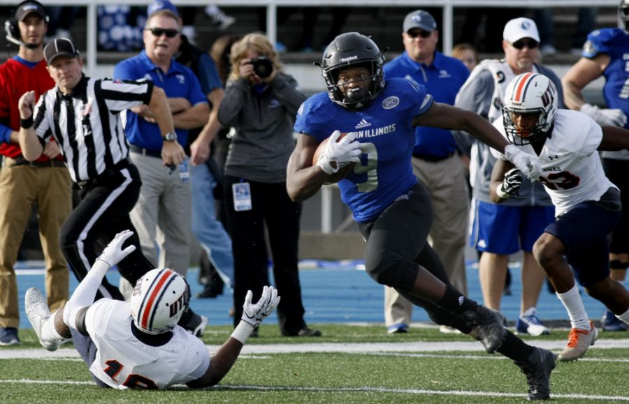 Redshirt+senior+Devin+Church+breaks+away+27-yard+touchdown+in+the+fourth+quarter+Saturday+against+UT-Martin.+Church+carried+the+ball+13+times+for+101+yards+in+the+17-33+OVC+loss.