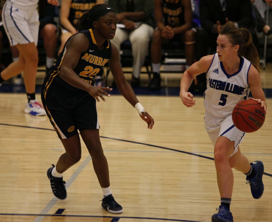 Junior guard Grace Lennox looks around a Murray State defender for an open teammate Wednesday, Feb. 15 at Lantz Arena. Lennox scored 18 points in the Panthers’ 66-57 loss.