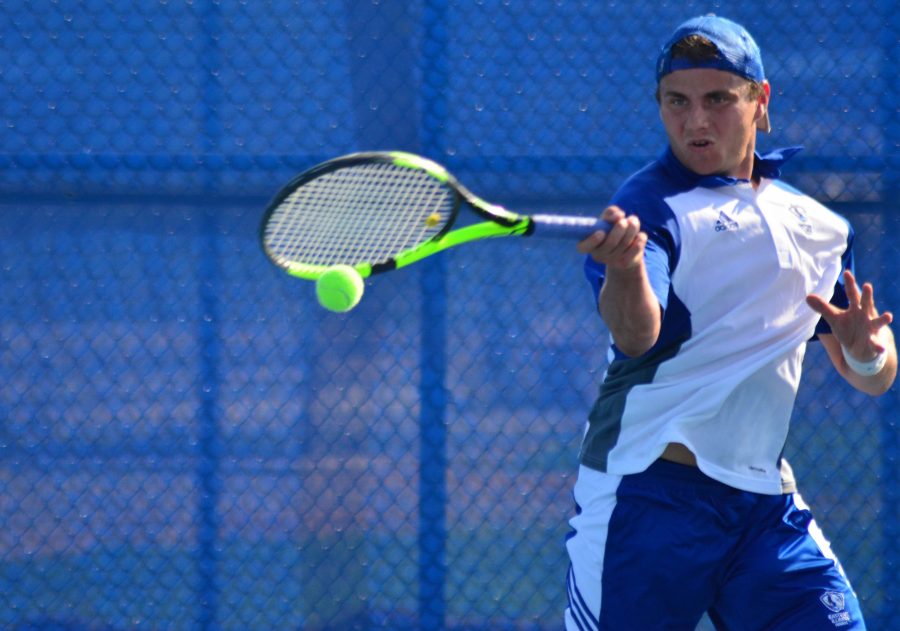 Redshirt+senior+Jacob+Wendell+warms+up+before+a+practice+in+the+fall+season.+Wendell+plays+in+doubles+matches+with+teammate+Jared+Woodson+and+currently+has+a+1-7+record+for+the+spring+season.