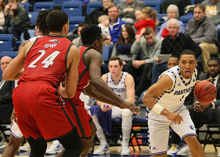 Senior Demetrius McReynolds drives into the paint Saturday at Lantz Arena. McReynolds scored 16 points in 20 minutes in the 75-60 win.