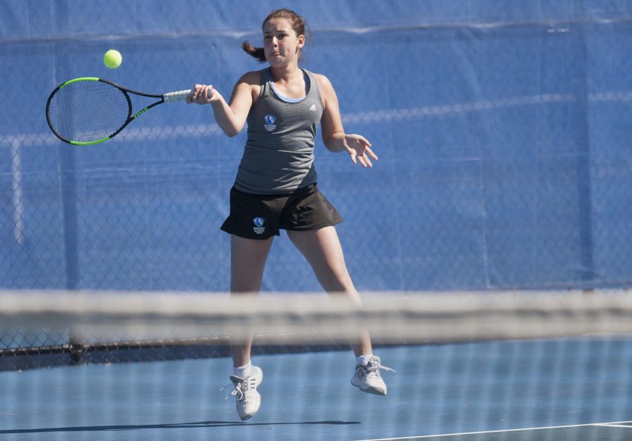 Freshman+Emily+Pugachevsky+returns+the+ball+to+Austin+Peays+Isabela+Jovanovic+during+her+singles+match+April+8%2C+2017%2C+at+the+Darling+Courts.+Pugachevsky+defeated+Jovanovic+6-2%2C+7-6+%285-3%29.+The+womens+tennis+team+earned+a+No.+4+seed+in+the+Ohio+Valley+Conference+tournament+after+finishing+the+season+with+a+5-4+record.