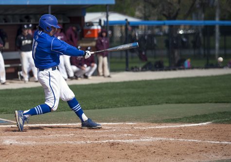 Sophomore Jimmy Govern singles to left field scoring redshirt junior Justin Smith in the bottom of the 8th inning Saturday.