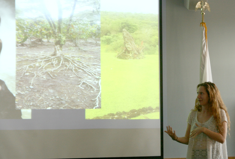 Kennedy Nolen | The Daily Eastern News
Alysh Oetzel, a junior foreign language and communication disorders and sciences major, shares her experience of studying abroad in Costa Rica during the summer of 2017. She did a four-week long program with other Eastern students and a separate course on her own, where she enrolled directly into the Universidad Veritas in San Jose.