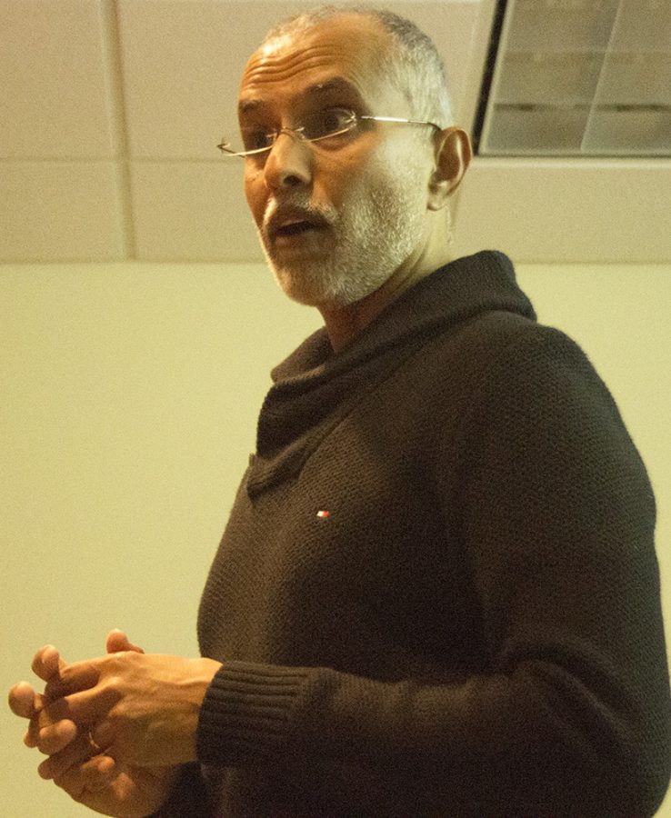 Britto Nathan, assistant chair of the biological sciences department, answers a question about Alzheimer’s disease and biochemistry at a lecture Wednesday night. The talk was put on by Eastern’s chapter of the American Society for Biochemistry and Molecular Biology.