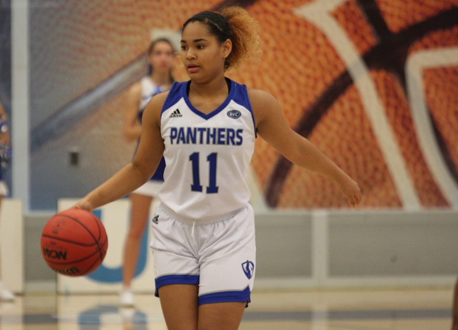 Freshmen Karle Pace dribbles the ball upcourt in Eastern’s 72-44 loss against Tennessee-Martin at Lantz Arena Thursday. Pace scored five points in the game.