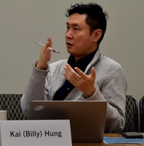 Billy Hung, a biological sciences professor as well as a member of the Faculty Senate, at the meeting Tuesday in Booth Library. Senate chair Jemmie Robertson was not present at Tuesday’s meeting, so Hung led the meeting in his place.
