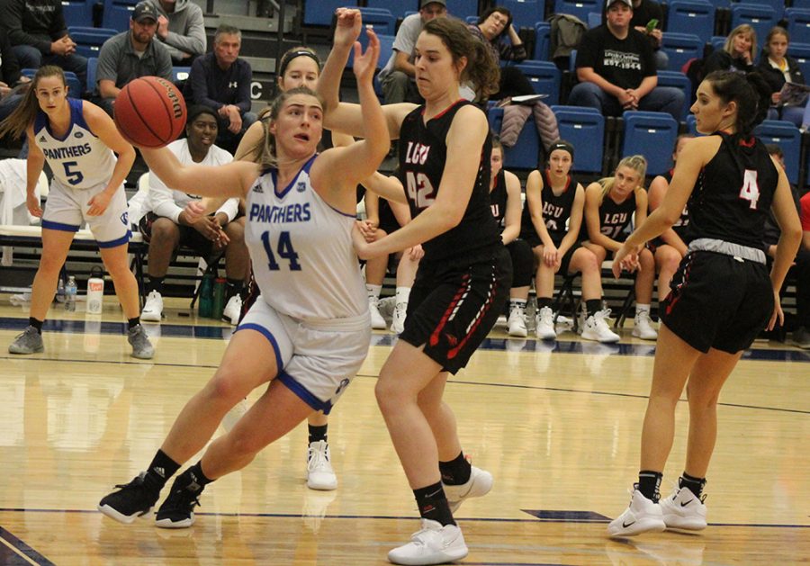 Eastern+sophomore+Grace+McRae+drives+under+the+basket+after+receiving+a+pass+from+Grace+Lennox+%285%29+against+Lincoln+Christian+on+Nov.+12+in+Lantz+Arena.+McRae+had+four+points+in+the+Panthers%E2%80%99+97-34+win.