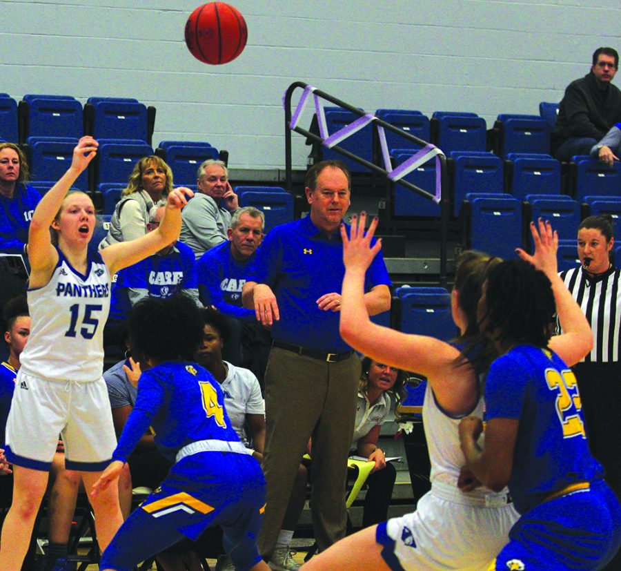 Dillan Schorfheide | The Daily Eastern News
Taylor Steele throws a pass to her teammate in the post during Eastern’s 67-57 loss to Morehead State Feb. 2 in Lantz Arena.