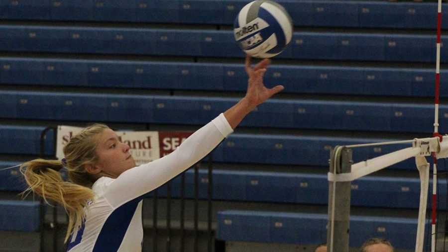 Adam Tumino | The Daily Eastern News
Katie Sommer tries to tip the volleyball over the net for an Eastern point. Eastern lost 3-1 against Drake Aug. 31 in Lantz Arena during the EIU Panther Invitational.
