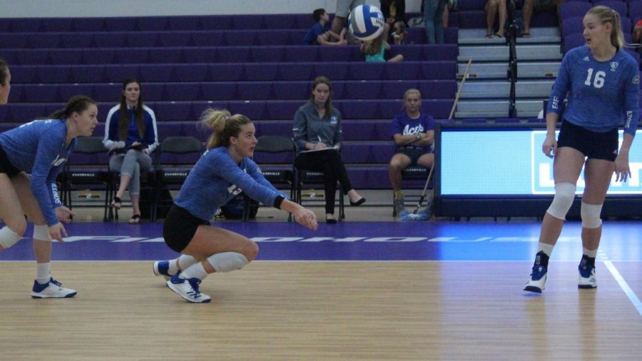Adam Tumino | The Daily Eastern News 
Eastern junior Laurel Bailey receives a serve in the Panthers’ 3-1 loss to Fort Wayne on Sept. 14. Bailey had 12 digs and five kills in the match. 