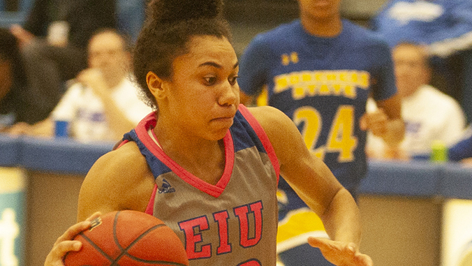 Dillan Schorfheide | The Daily Eastern News
Lariah Washington charges toward the basket during a fast break in Eastern’s 67-62 victory over Morehead State Feb. 8 in Lantz Arena. Eastern faces Murray State Thursday in Lantz Arena at 5:15 p.m.