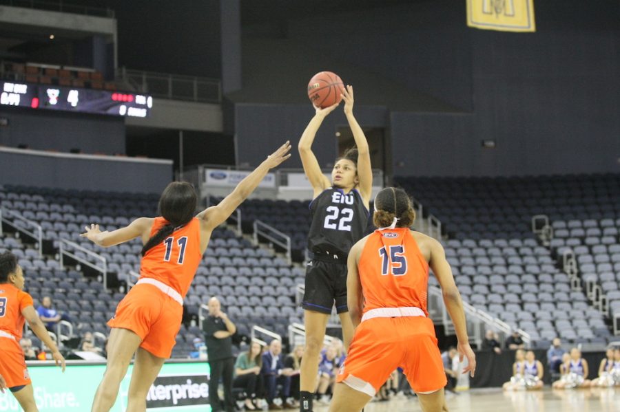 Dillan Schorfheide | The Daily Eastern News
Lariah Washington rises above her defender to get off a shot attempt. Eastern lost 63-52 to Tennessee-Martin in the semifinals of the OVC Tournament Friday.