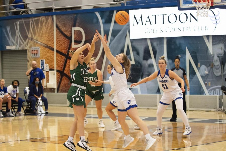 Kira Arthofer, a senior guard, contests the shot from an Illinois Wesleyan player at the Wednesday night women’s basketball game in Lantz Arena. Arthofer scored a total of 16 points. The Panthers won 83-54 against the Titans.