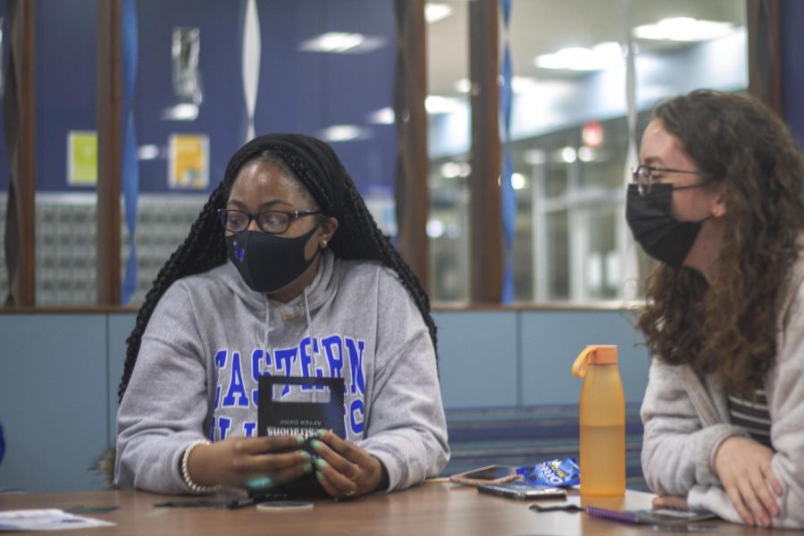 Sheyenne Byrd, a freshman pre- nursing major, and Brook Ozier, a freshman pre-health biology major, tplay a drawing game at the Freshmen Connection game night at Lawson Hall Wednesday, Jan. 19, 2022. 
