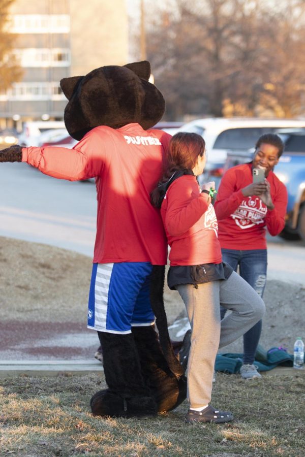 Students take pictures with Billy the Panther at Sunday night’s Polar Plunge. Eastern Illinois University students and faculty along with Charleston, Ill. community members compete in the 2022 Law Enforcement Torch Run Polar Plunge for the Special Olympics Illinois on Sunday.