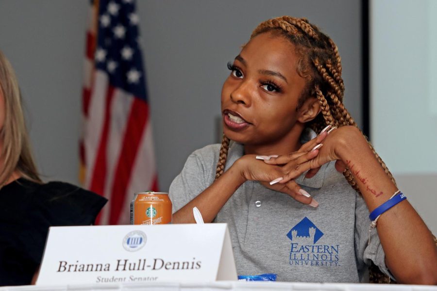 Brianna Hull-Dennis, a senior political science major, introduces herself to new senators at Student Governments orientation Wednesday night in the Arcola Room in the Union.