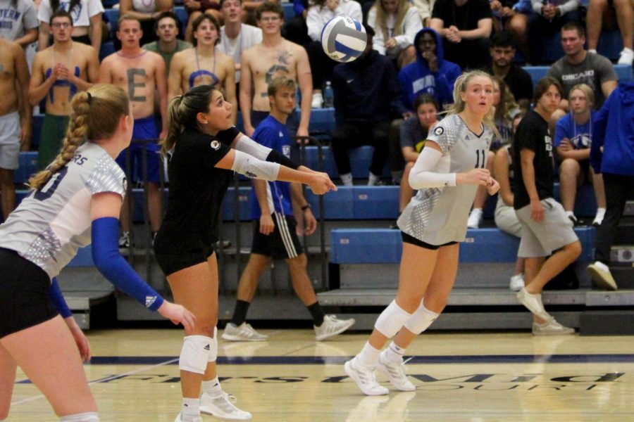 Junior+Libero+Christina+Martinez+Mundo%2C+bumps+the+ball+during+the+volleyball+game+against+the+Western+Illinois+University+Leathernecks+Tuesday+evening+at+Lantz+Arena.+Martinez+Mundo+had+3+spikes.