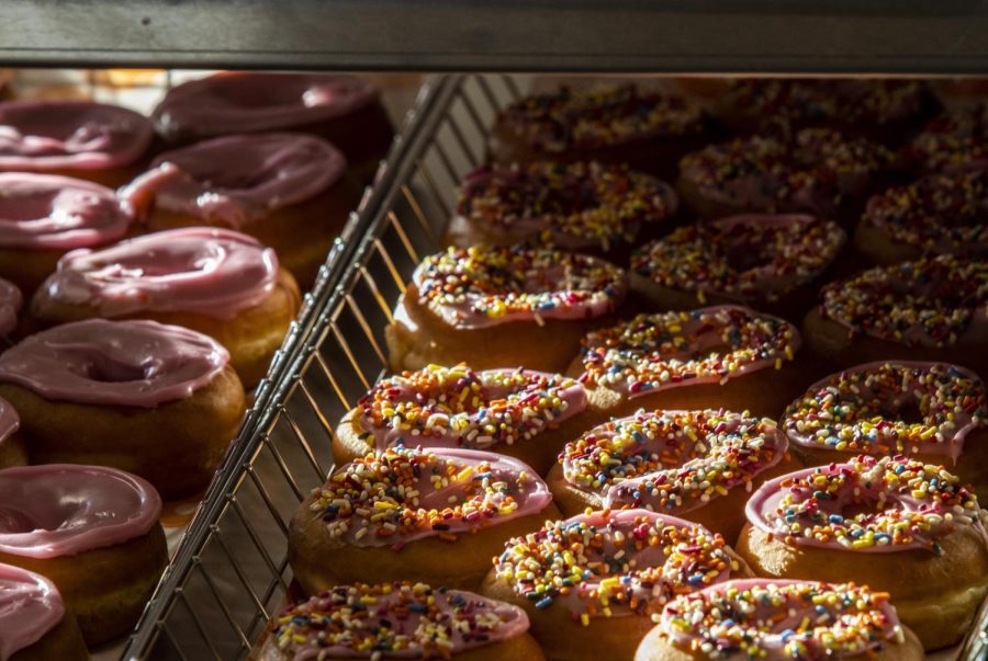 Dunkin’ offers a variety of doughnuts ranging from basic rings with flavors like strawberry to chocolate to sugary doughnut holes to specialty doughnuts like Boston creams.