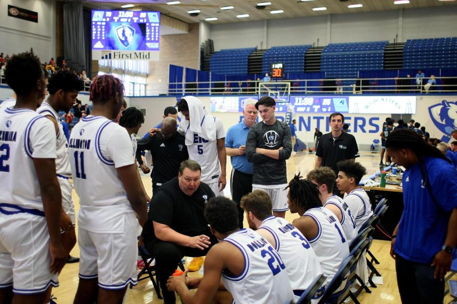 Easterns+mens+basketball+Head+Coach+Marty+Simmons%2C+talks+to+players+during+a+timeout+in+a+game+against+the+St.+Mary+of+the+Woods+College+Black+Horses+during+the+game+in+Lantz+Arena+Monday+afternoon.+The+Panthers+won+102-40+against+the+Black+Horses.