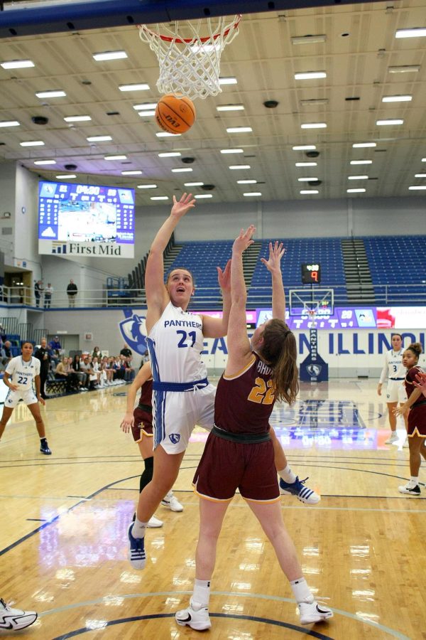 Hannah Purcell (21), a junior forward, pushes into the paint and puts a shot up during the womens basketball game against the Loyola University Chicago Ramblers in Lantz Arena Sunday afternoon. Purcell scored nine points. The Panthers won 83-73 against the Ramblers.