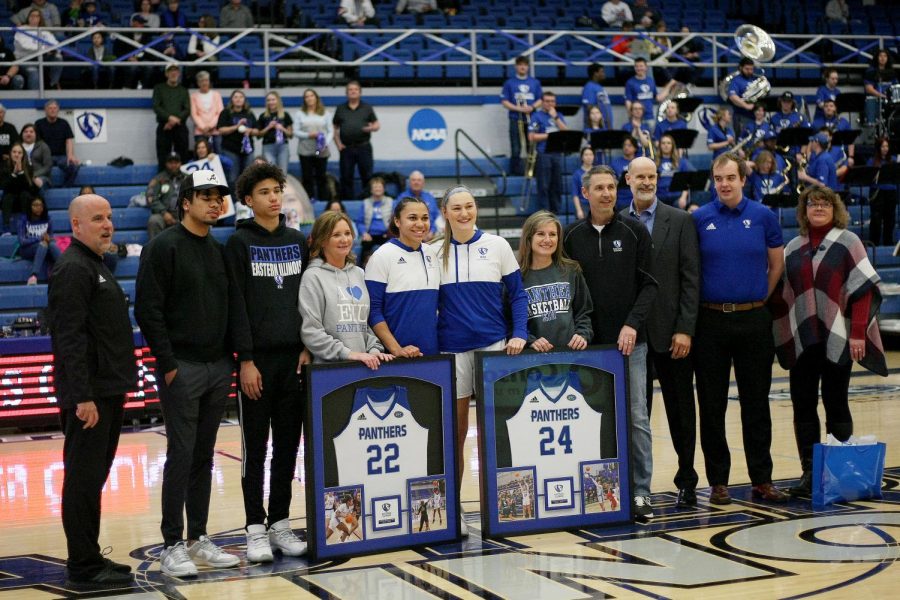 Seniors%2C+Lariah+Washington+and+Morgan+Litwiller+pose+for+a+picture+with+their+family+before+the+womens+Senior+Day+basketball+game+against+the+Tennessee+Tech+Golden+Eagles+at+Lantz+Arena+Saturday+afternoon.