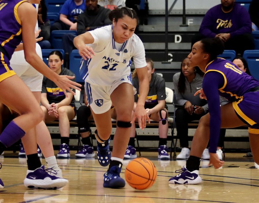 Lariah Washington (22), a senior guard, dribbles in between defenders during the womens Senior Day basketball game against the Tennessee Tech Golden Eagles at Lantz Arena Saturday afternoon. Washington scored 13 points and had four assists. The Panthers lost 66-61.