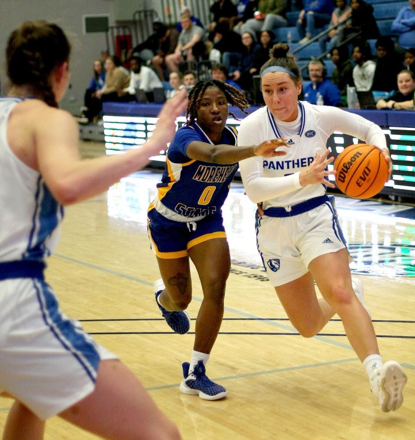 Miah+Monahan+%283%29%2C+a+sophomoore+guard+drives+toward+the+basket+while+being+pressured+by+defenders+during+the+womens+basketball+game+against+the+Morehead+State+Eagles+at+Lantz+Arena+Wednesday+afternoon.+Monahan+scored+five+points+and+had+eight+assists.+The+Panthers+won+60-49.