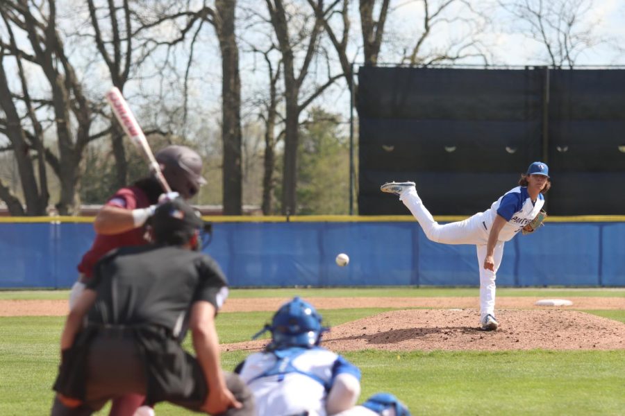 The Eastern Illinois baseball dropped its first game 4-3 of a three-game series to Ohio Valley Conference opponent Little Rock, Arkansas. 