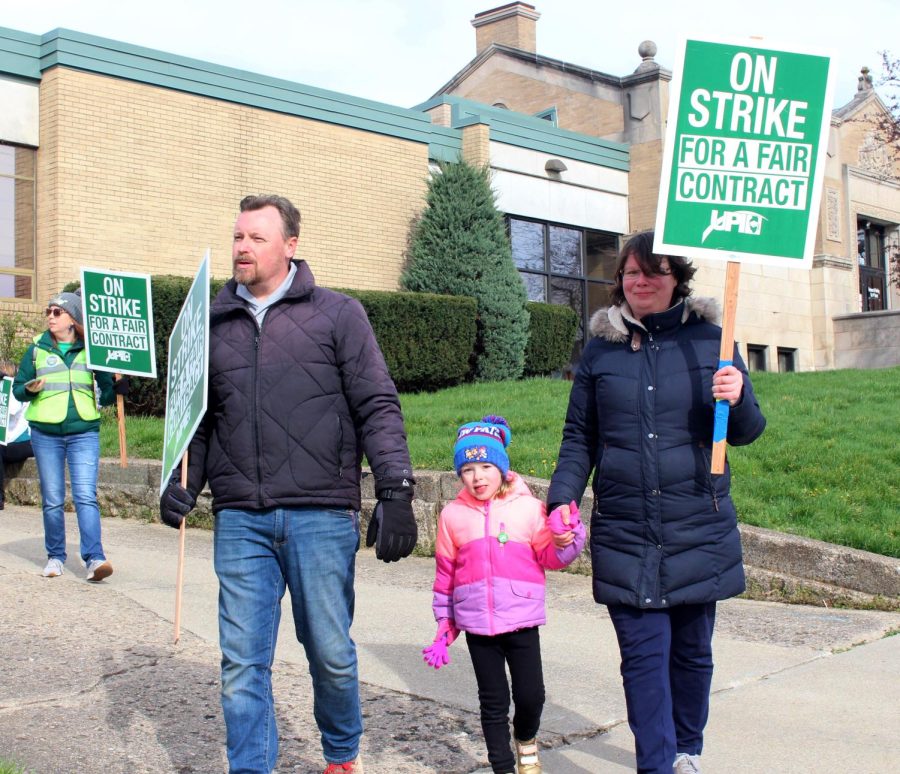 EIU-UPI had their second day of picketing for a fair contract Friday morning.