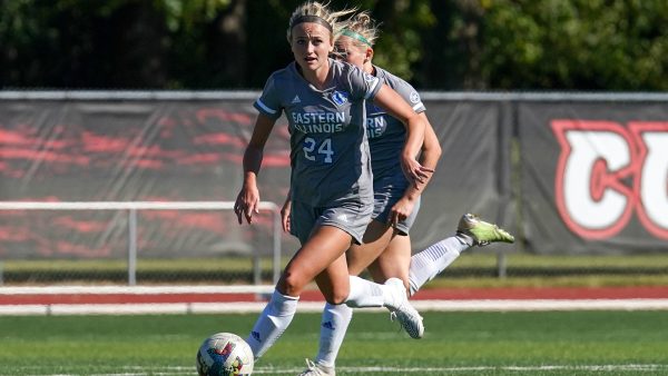 Cam Korhorn (24), a senior midfielder, dribbles the ball in the womens soccer game against the Southern Illinois University-Edwardsville Cougars Sept. 26, 2022.