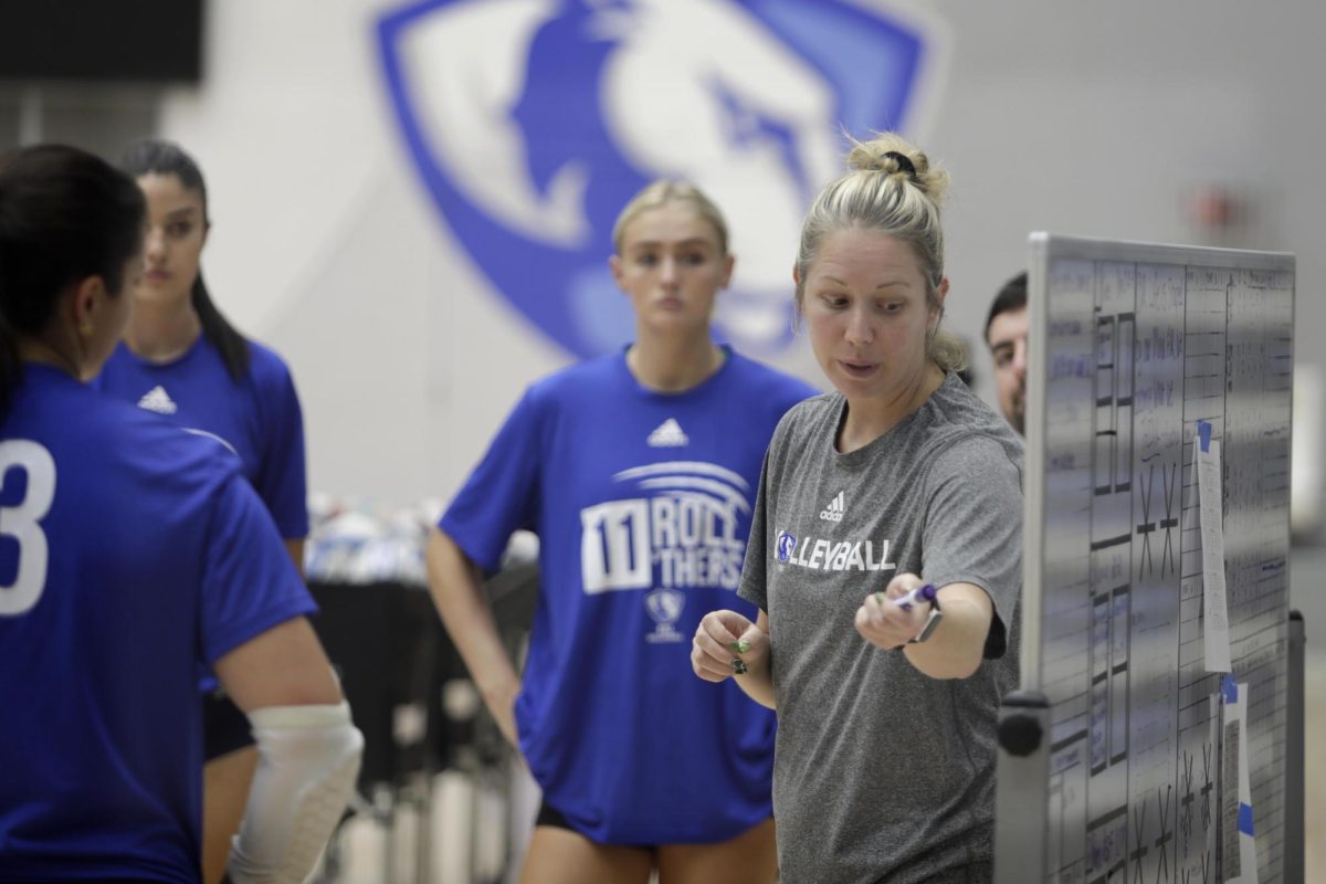 Head+Coach+Sara+Thomas%2C+instructs+volleyball+players+during+practice+on+Wednesday+afternoon+at+Lantz+Arena.+The+team+will+play+in+the+EIU+Panther+Classic+against+University+of+Louisiana+Monroe%2C+Akron+University+and+Valparaiso+University.+