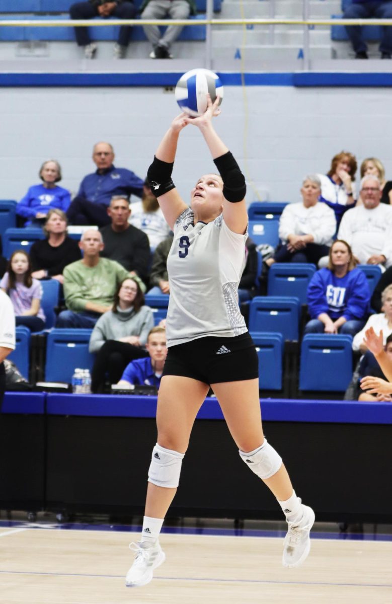 Sophomore setter Catalina Rochaix sets the ball during the Panthers vs. Leathernecks game Wednesday evening. The Panthers won 3-1 against Western Illinois. 