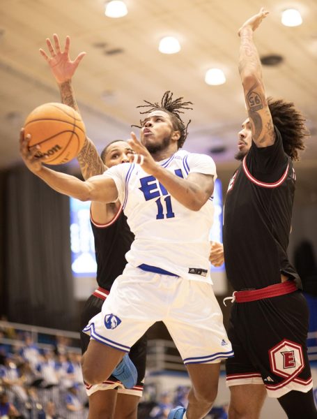 Mens basketball senior guard, Tiger Booker, attempts to shoot a basket over two defenders during the basketball game against Southern Illinois University Edwardsville, Tuesday evening, Feb 27, 2024, at Groniger Arena. The Panthers won 84-79.
Panthers won 84-79 against the SIUE Cougars 